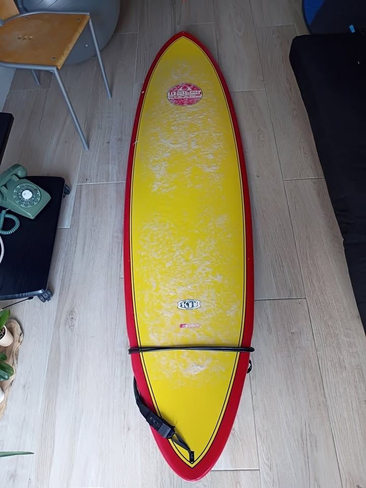 Kym Thompson (Dream Rider) Surfboard + FCS Leash & Fins + Neolife Bag.