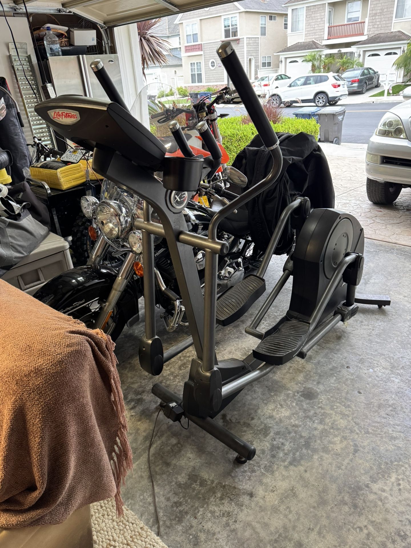 Life Fitness Elliptical (Delivery Available)