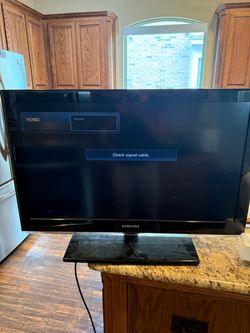 Samsung LN32C530F1F 32-inch 1080p LCD HDTV NO REMOTE
