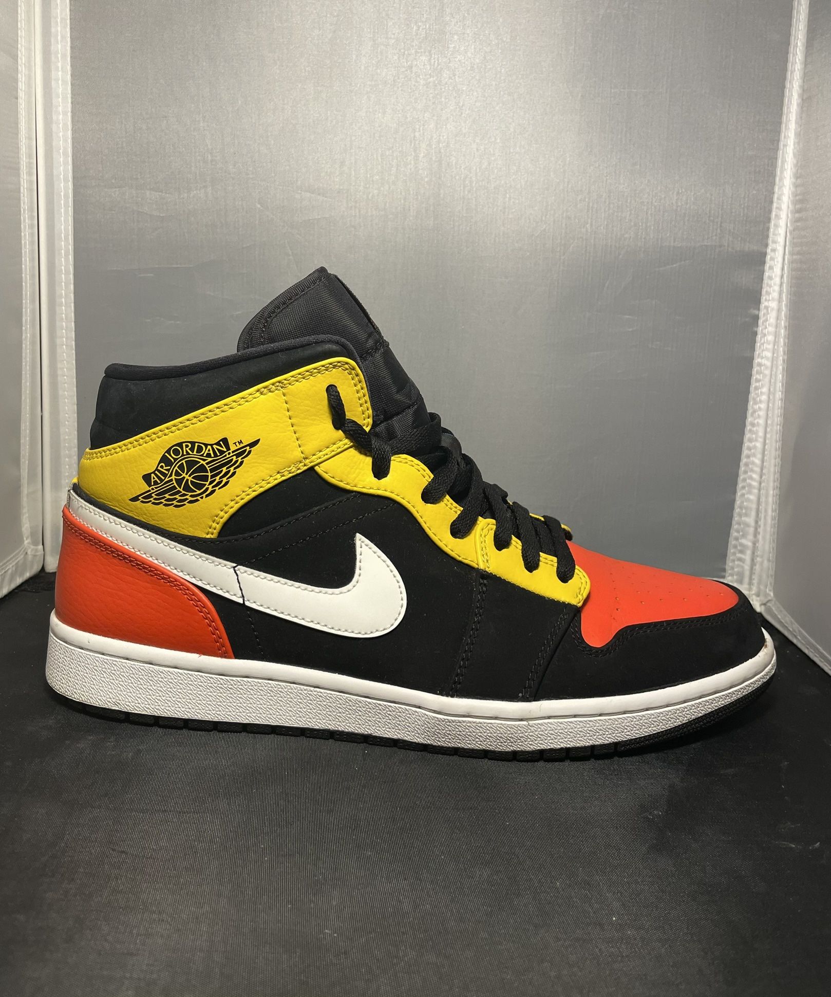Nike Air Jordan 1 Mid SE Amarillo Orange Mens Sneakers Gym Shoes Size 11