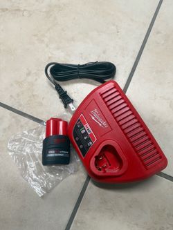 Milwuakee m12 2.5 high output w/charger