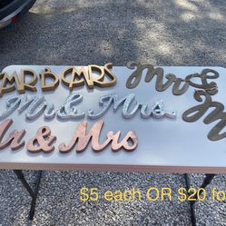 Mr & Mrs Table Top Signage