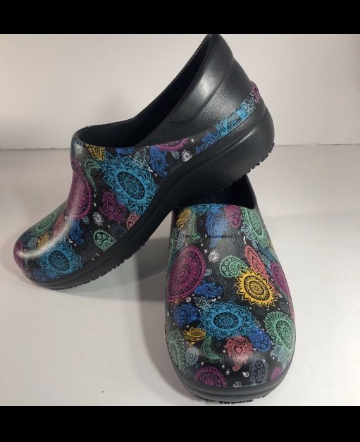 Crocs   Neria Pro II Women’s 10, Mandala Paisley Graphic Work & Play Clog Slip Resistant 