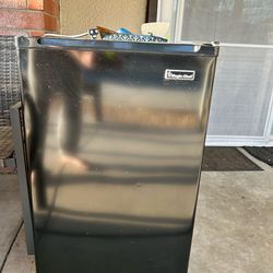 Magic chef mini fridge