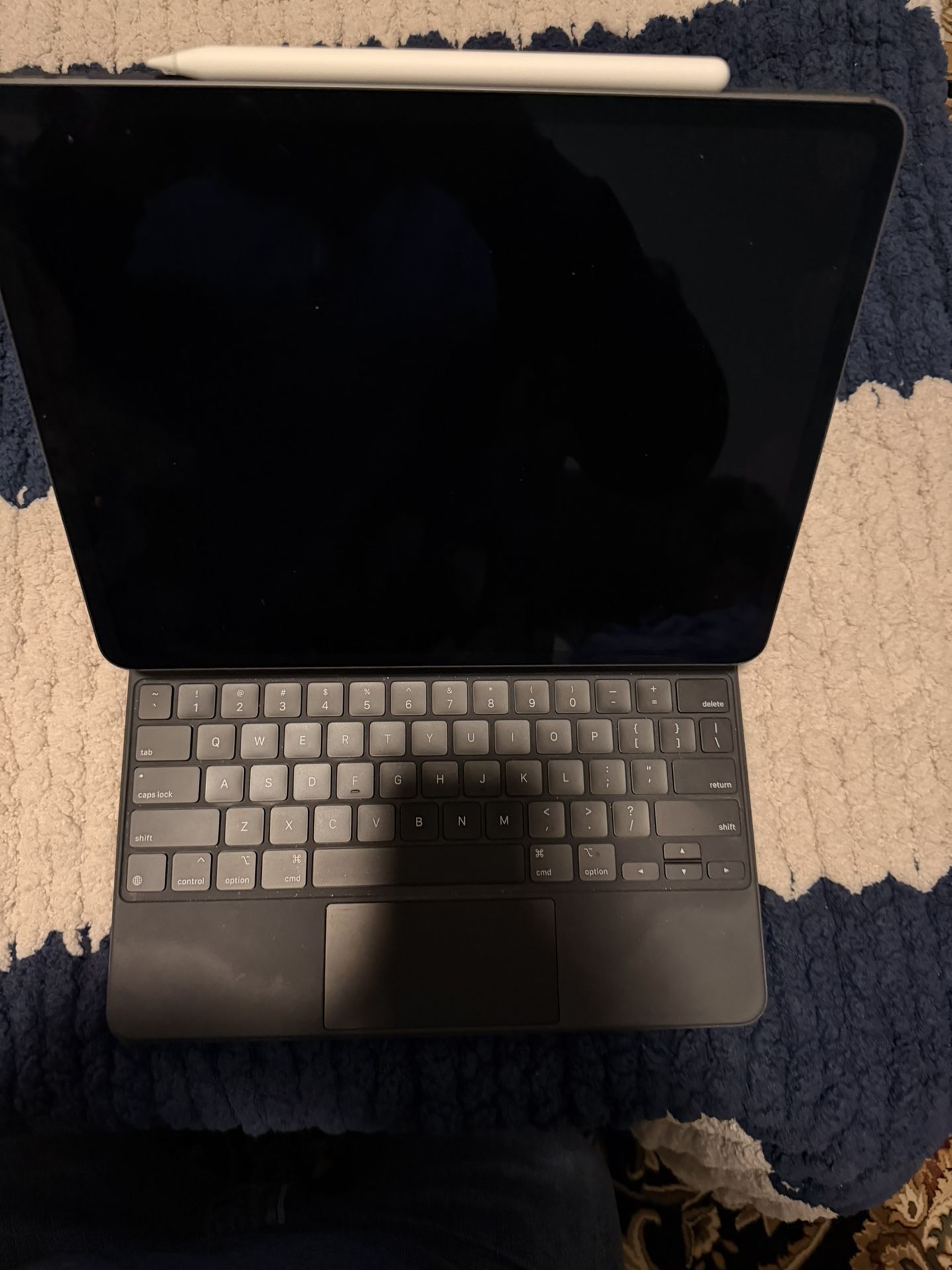 iPad Pro M1 Cellular With Apple Keyboard And pencil