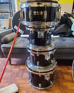 Drumset Almost New..with A Extra Stuff..