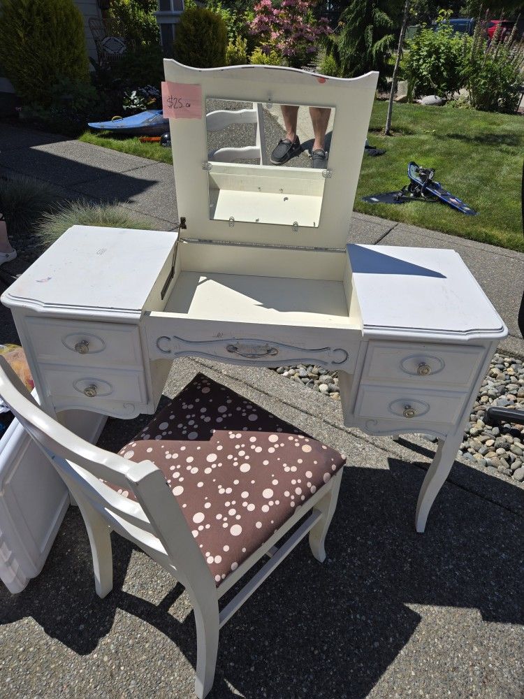 Antique Desk Vanity With Chair