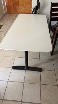 IKEA BEKANT DESK - Perfect for PC Gamers!
