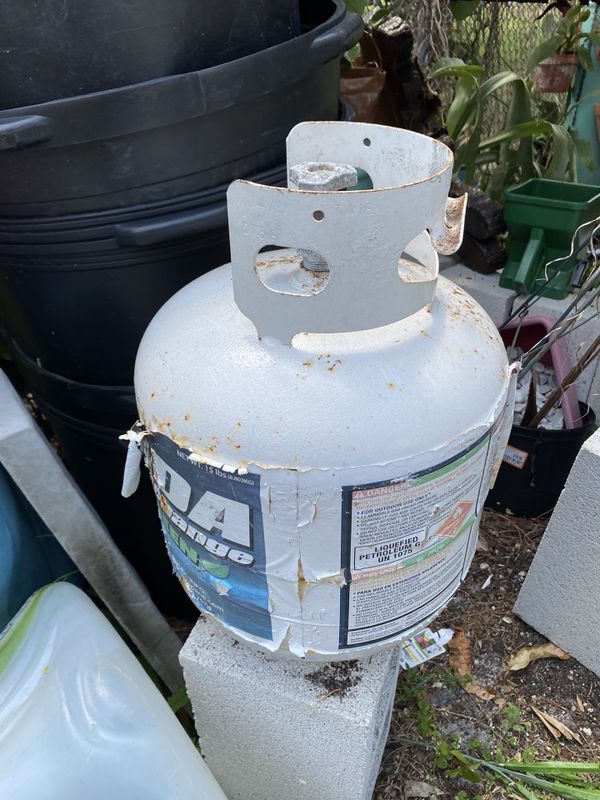 Old Propane tank Good for deposit exchange for Sale in Hollywood, FL