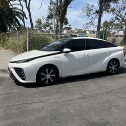 2017 Toyota Mirai Base