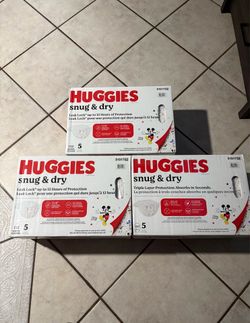 Huggies diapers size 5 132 count