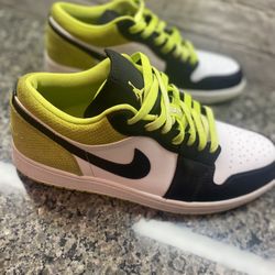 Jordan 1 Low-Black Cyber
