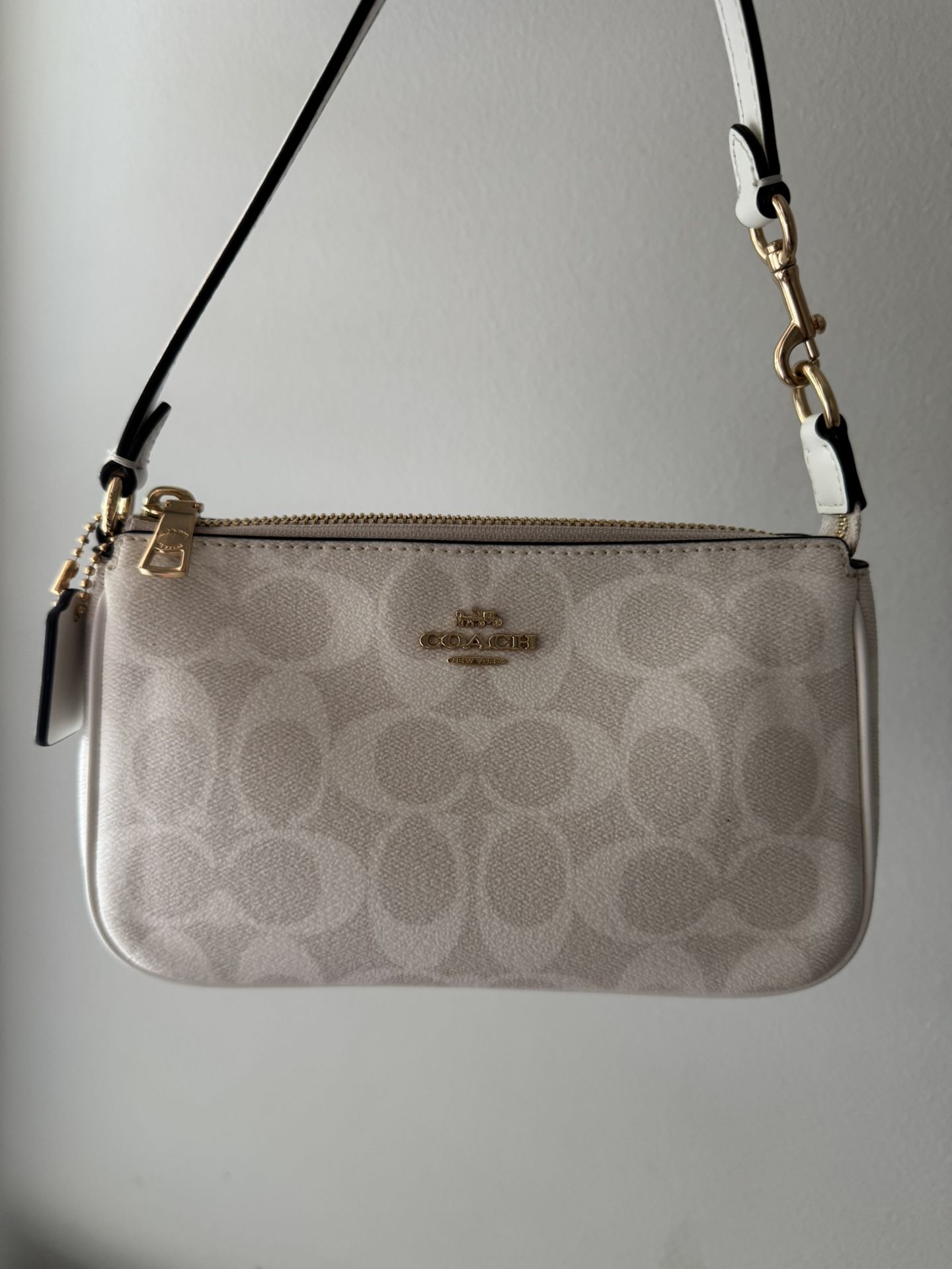 Coach, Nolita 19