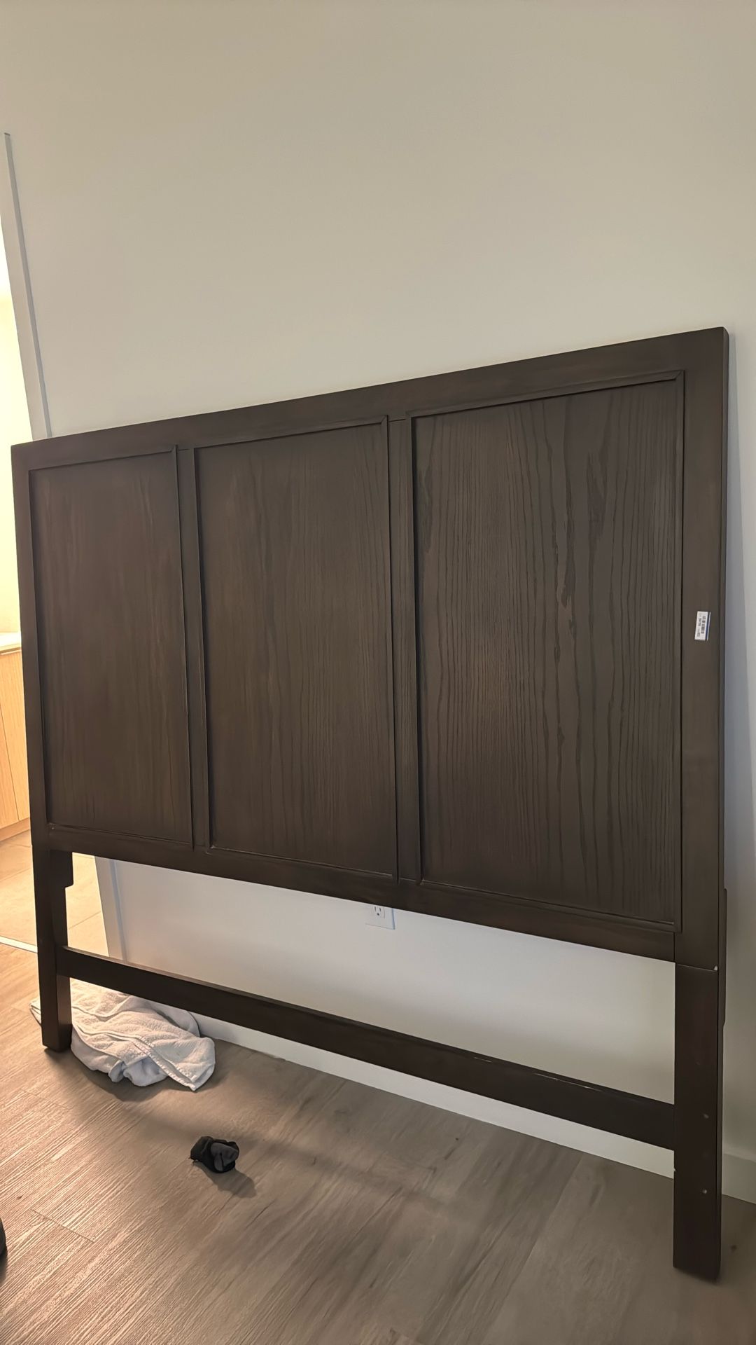 Modern Wood Bed w/Drawers