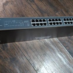 TrendNet Copper Gigabit Switch TEG-S224 24-Port 10/100/1000Mbps W/2 Gigabit Port