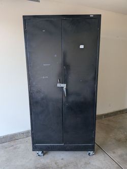 Metal storage cabinet