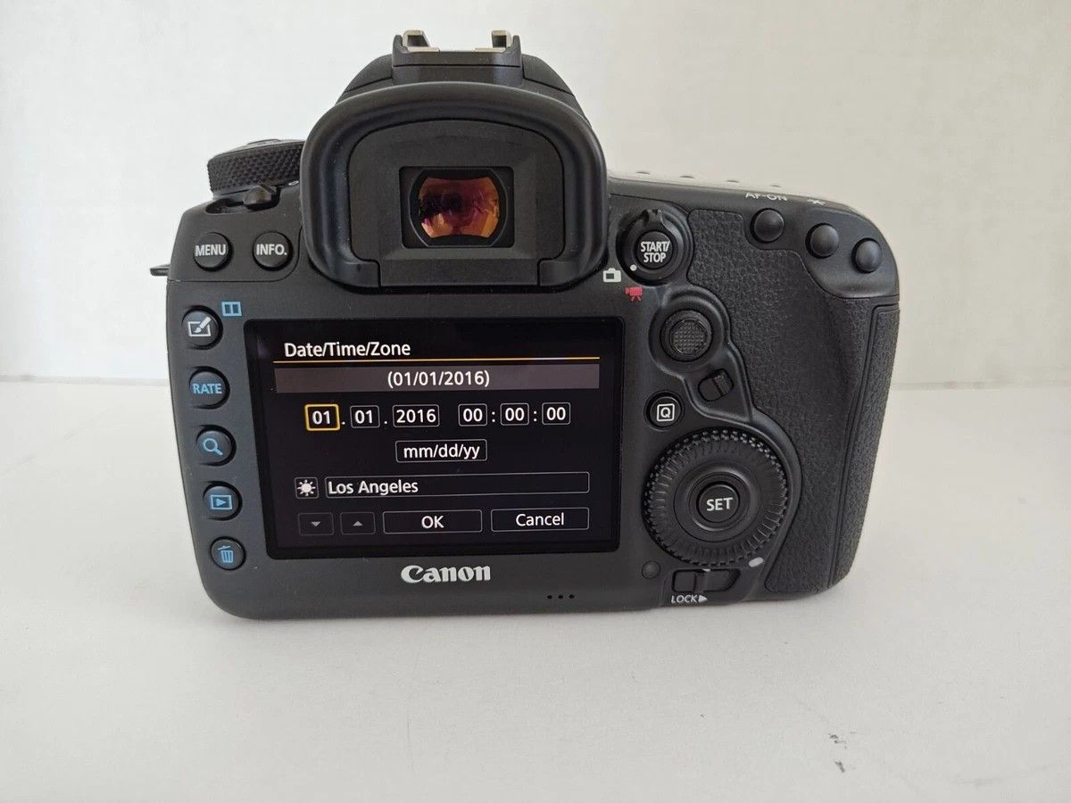 *MINT* CANON EOS 5D MARK IV Body 9.9K actuations