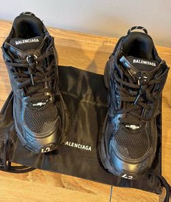 Brand New Men Sneaker All Black SZ 9M