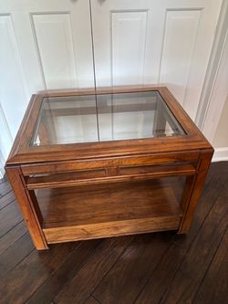Coffee table - glass top & with a drawer