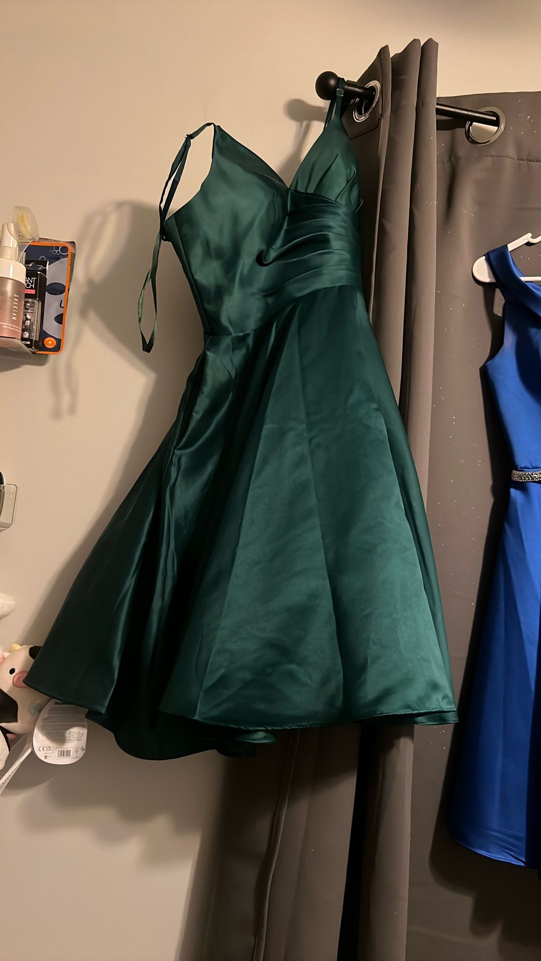 green dress