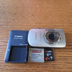 Canon PowerShot SD960 IS Digital ELPH 12.1MP Camera Bundle Silver Tested Works