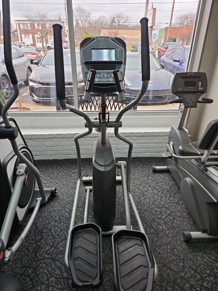 Spirit Fitness Elliptical Xe795