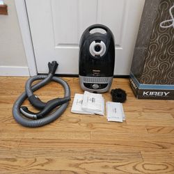 MILIE VACUUM CLEANER WORKS EXCELLENT  , AMAZING POWER SUCES  , 