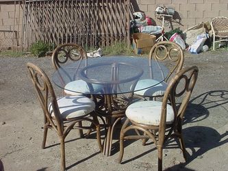 RATTAN table 4 chairs glass top