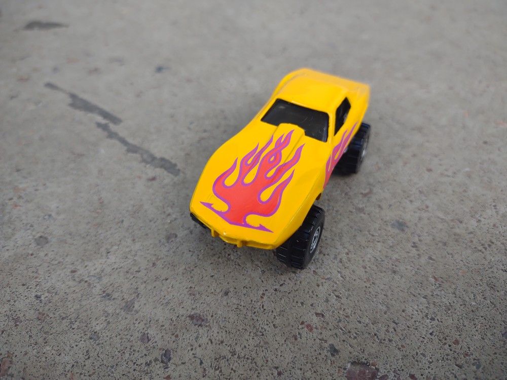 1975 Hot Wheels 4x4 Monster Vette Chevy Corvette Stingray yellow w/Flames
