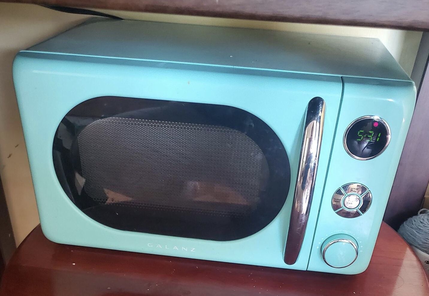 Galanz Retri Countertop Microwave Oven  1100W