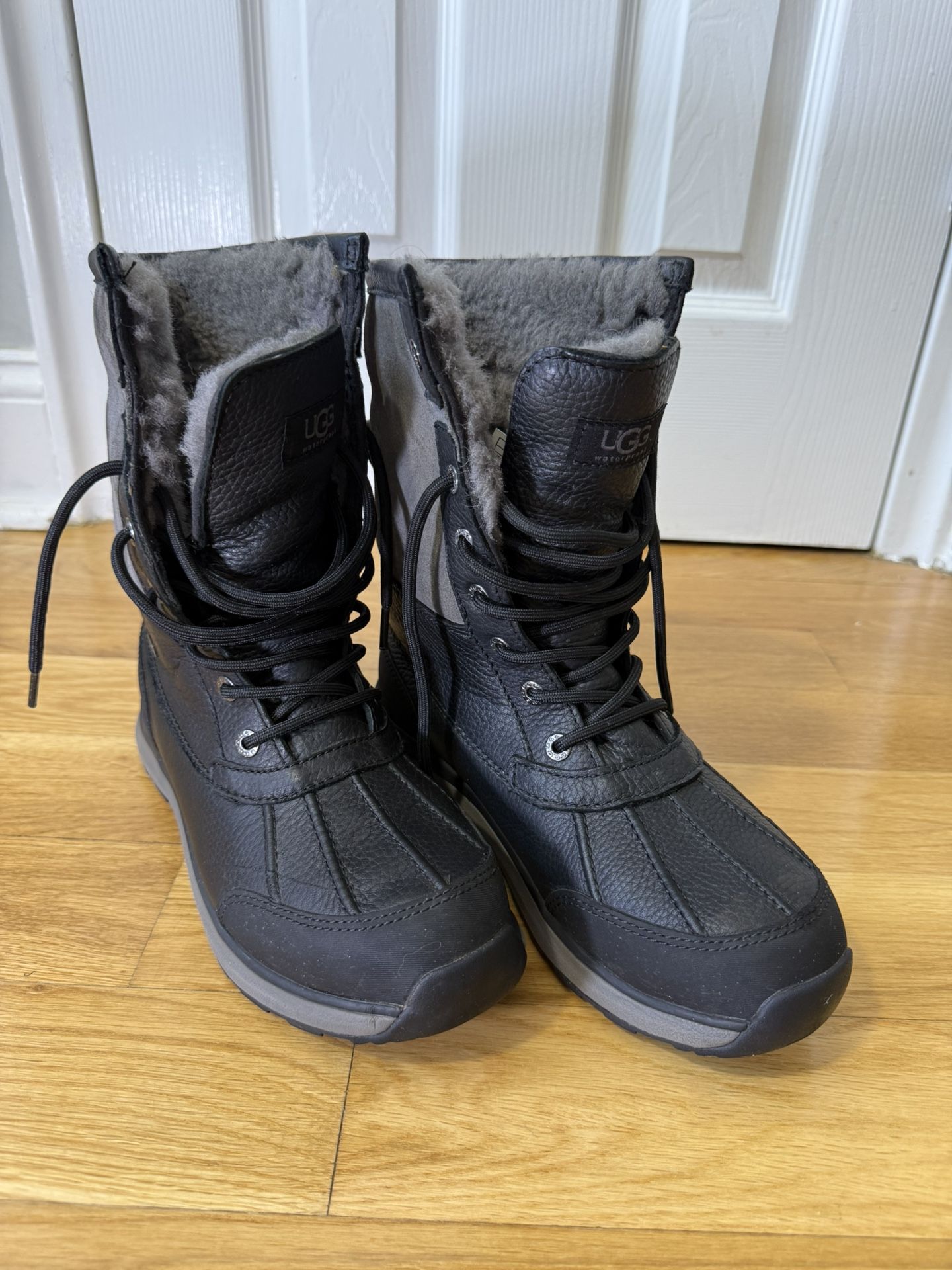 UGG Black  Synthetic Waterproof Lace-Up Boots 1095141 Size 8 Snow Boots
