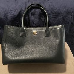 𝐂𝐡𝐚𝐧𝐞𝐥  Black Calfskin Executive Tote Shoulder Bag 