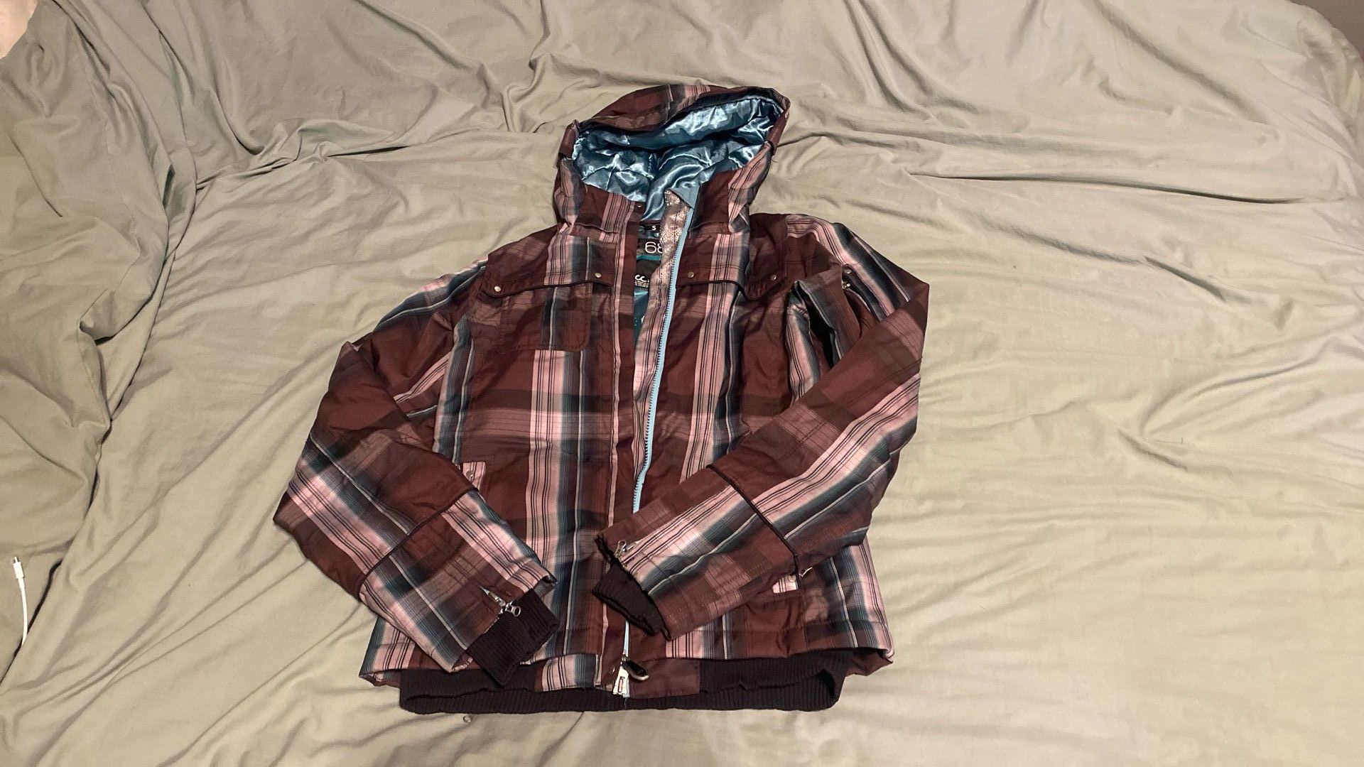 686 Ski/Snowboarding Jacket Women’s Size Small