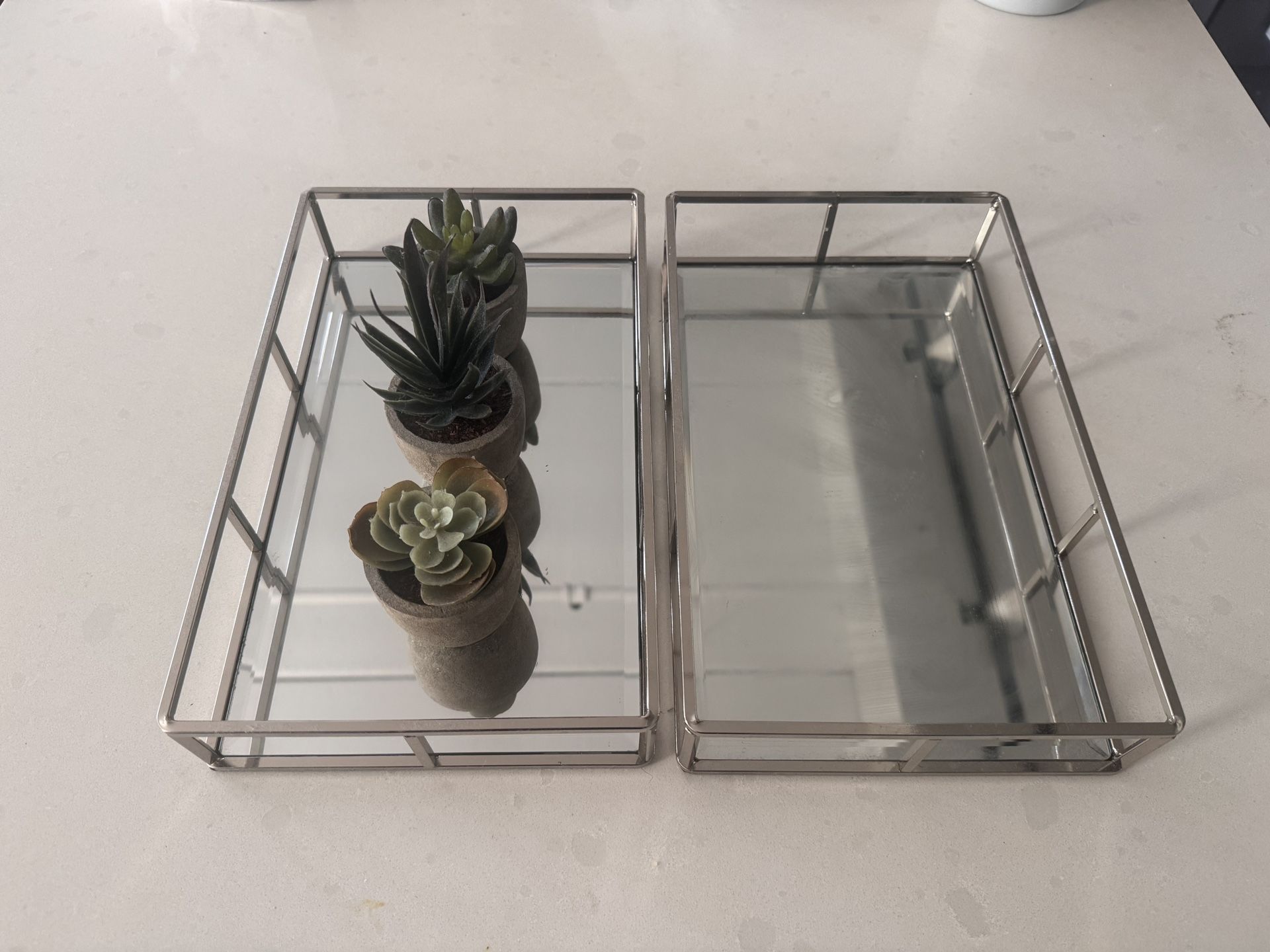 Set of 2 Silver Mirrored Trays - 2 Set