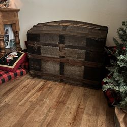 Vintage Storage Chest