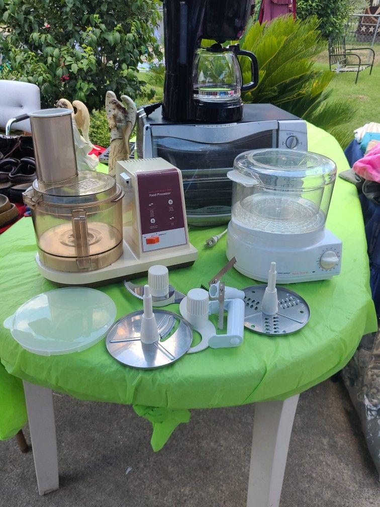 KITCHEN     APPLIANCES 