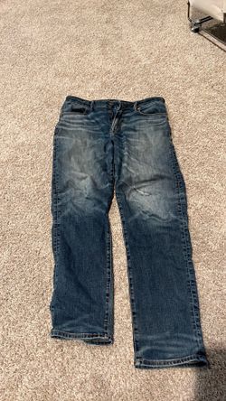 American eagle men’s jeans size 33x32 (knee hole)