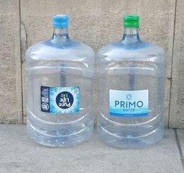 in eaglerock 5 gallon water bottles take both $14 FIRM PRICE