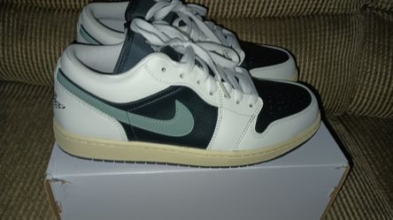 Women Size 12 Jordan 1 Low, Men Size 10.5.11