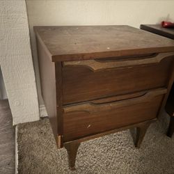*FREE* Nightstands and Hutch