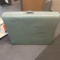 1 Massage Table