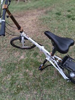 Raleigh, white, 7 speed, foldable, electric bike