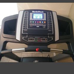 Little Used Treadmill  ( Can Deliver)