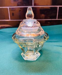 Vintage pretty Avon Castleford collection glass apothecary jar with lid