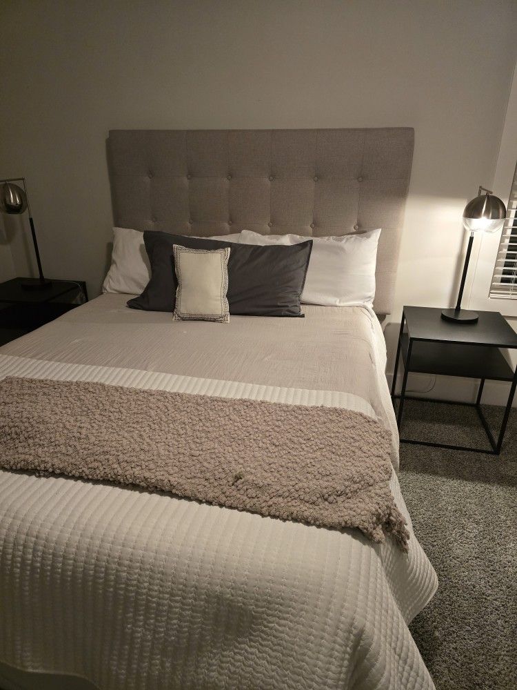 Full bed with mattress 