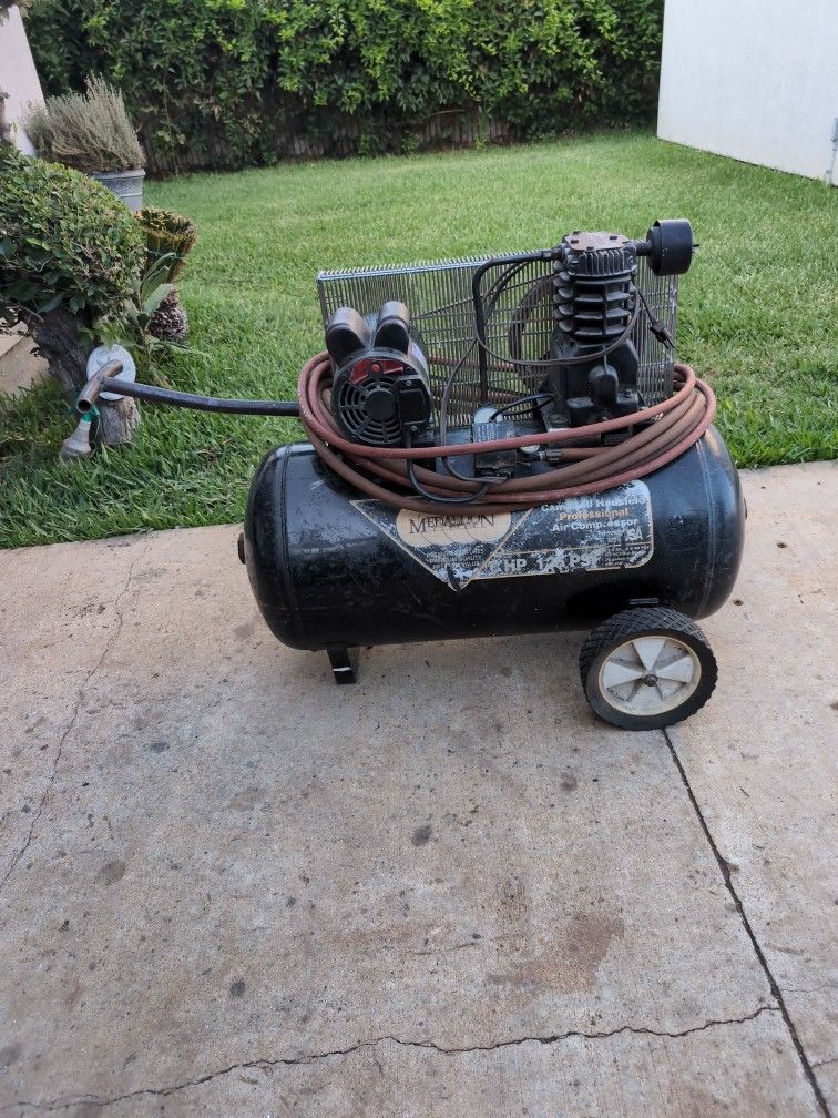 Medallion 30 Gallon Air compressor 125 PSI