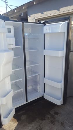 Side by side refrigerator Samsung