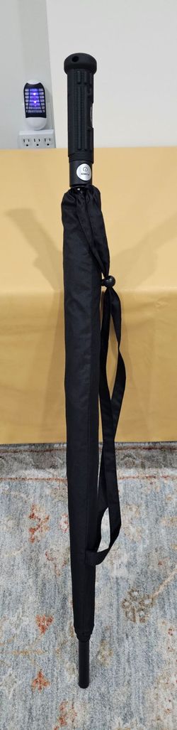 Never used auto open sturdy golf umbrella with bag