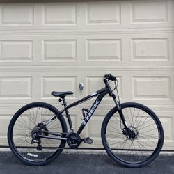 Trek Marlin 6 Mountain Bike – 17.5” Frame – 29” Wheels – 24-Speed – Hydraulic Brakes Bicycle