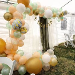 Organic Garland Balloon Set Up